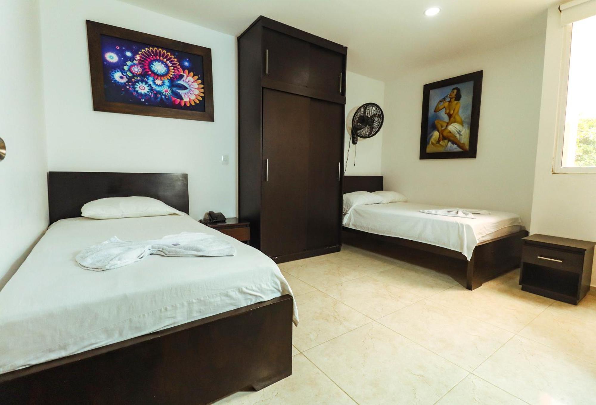Hotel California Air Carepa Room photo