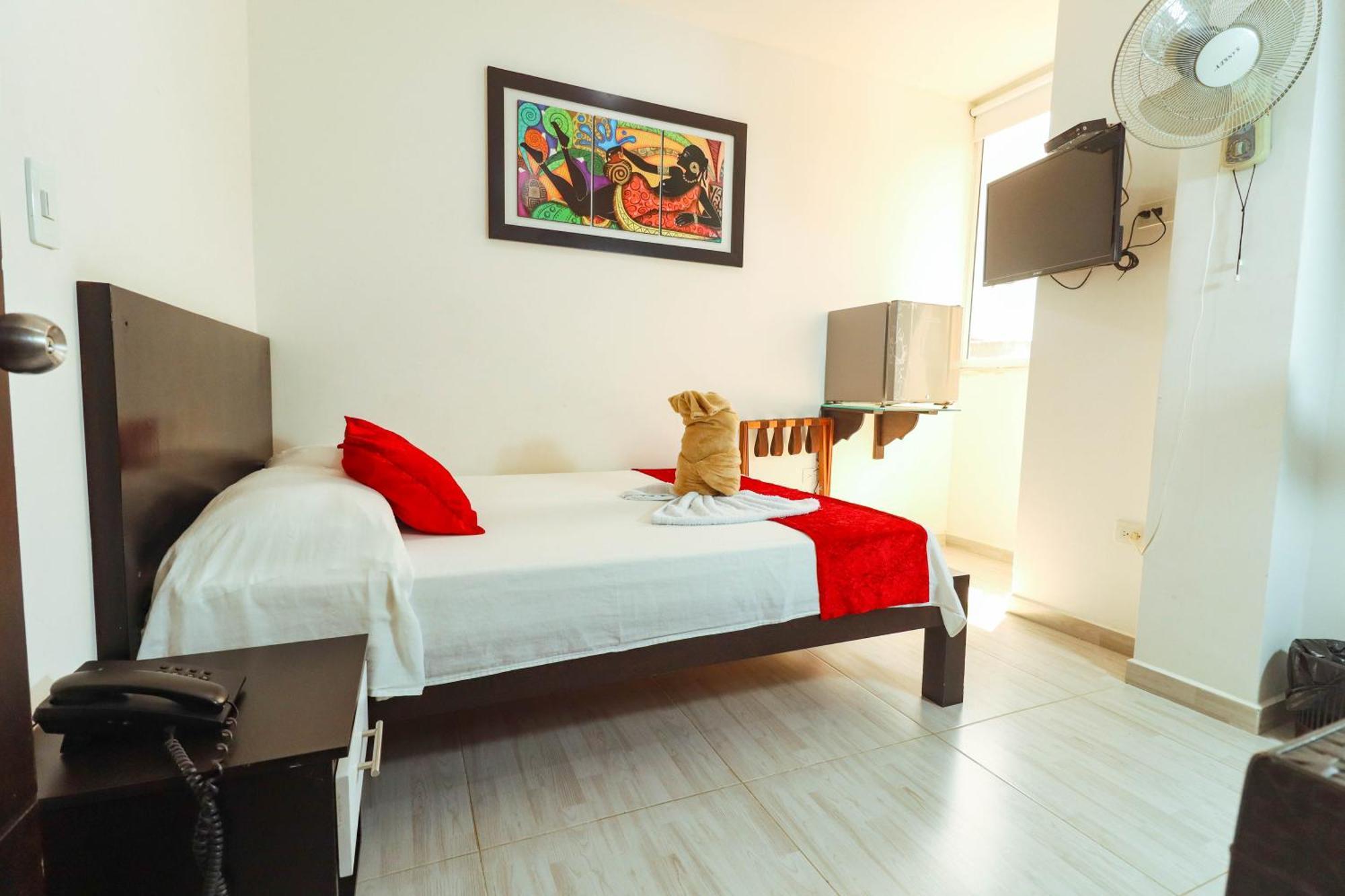 Hotel California Air Carepa Room photo