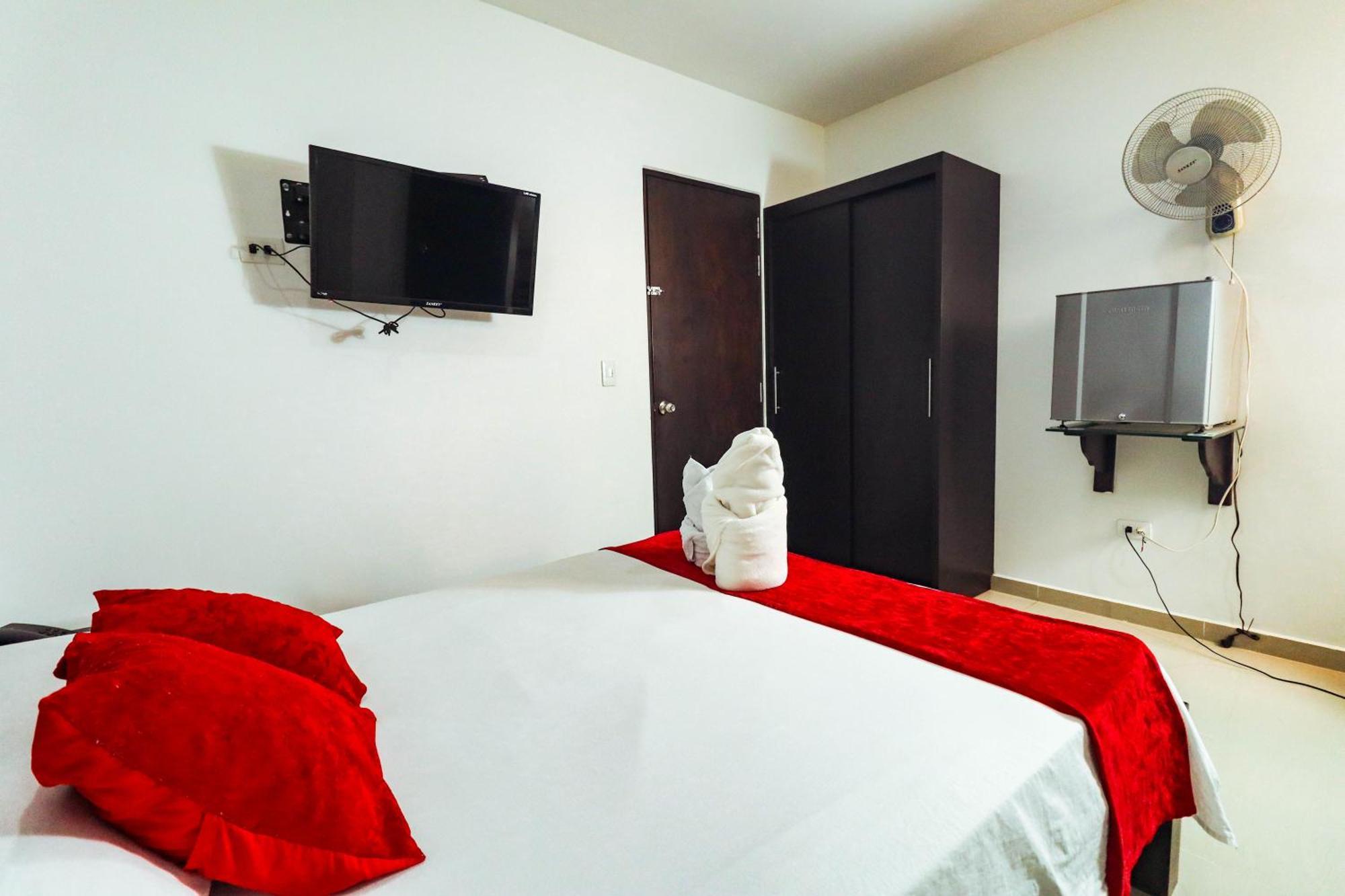 Hotel California Air Carepa Room photo