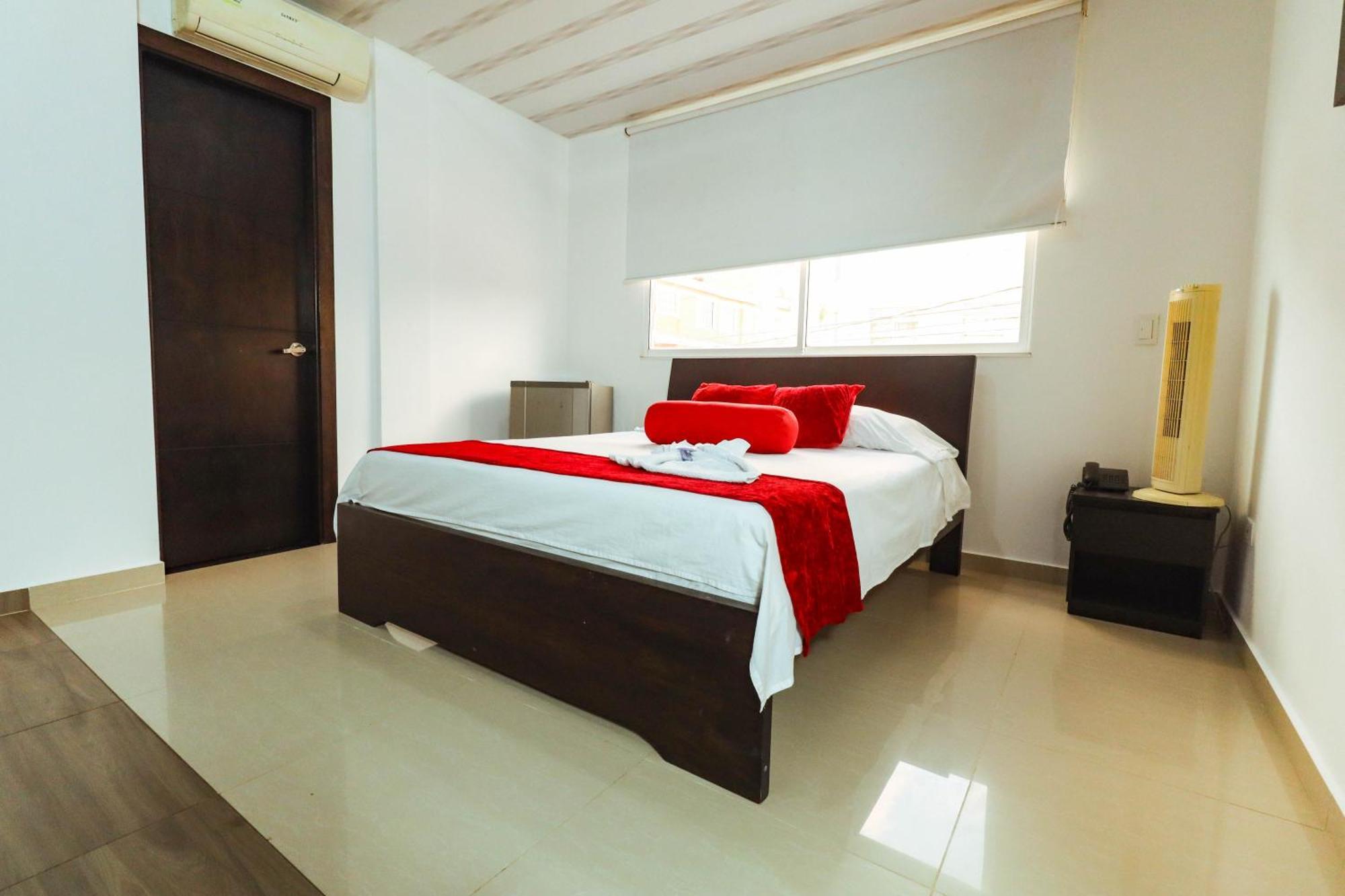 Hotel California Air Carepa Room photo